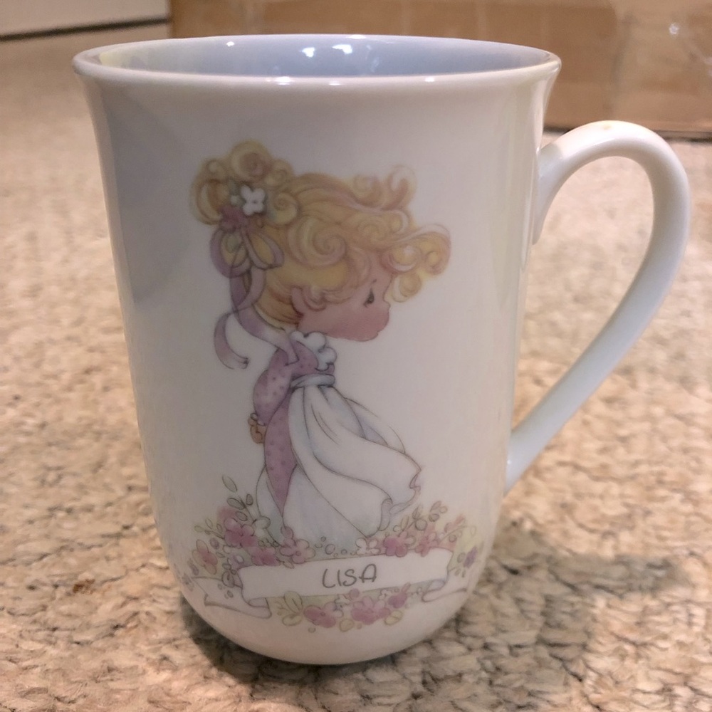 Vintage 1990 Precious Moments collectors name mug “Lisa”